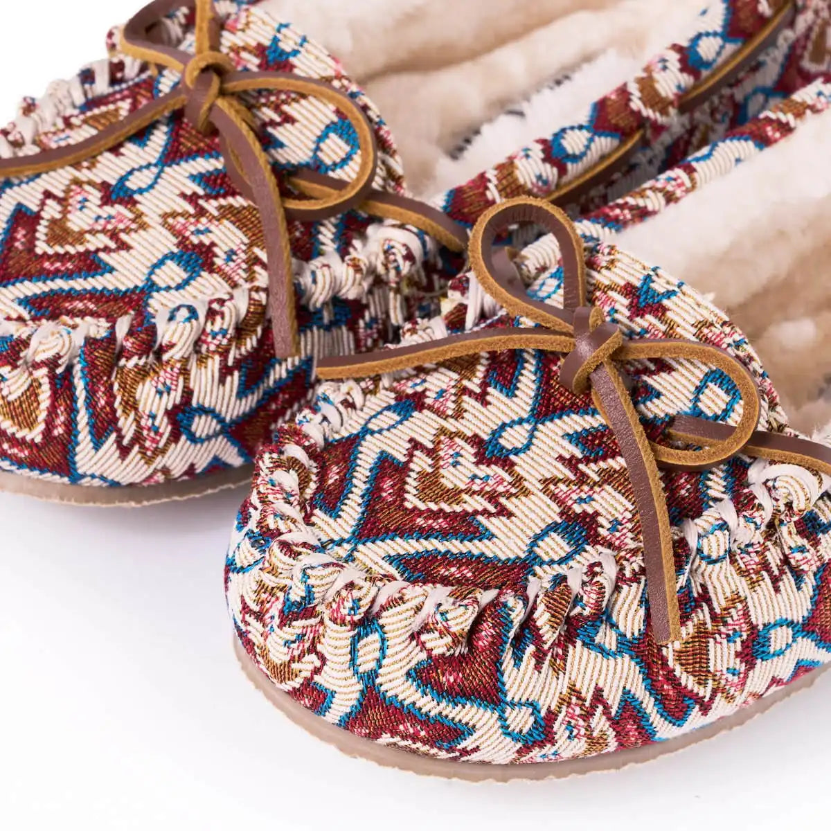 Women's Minookamii Cally